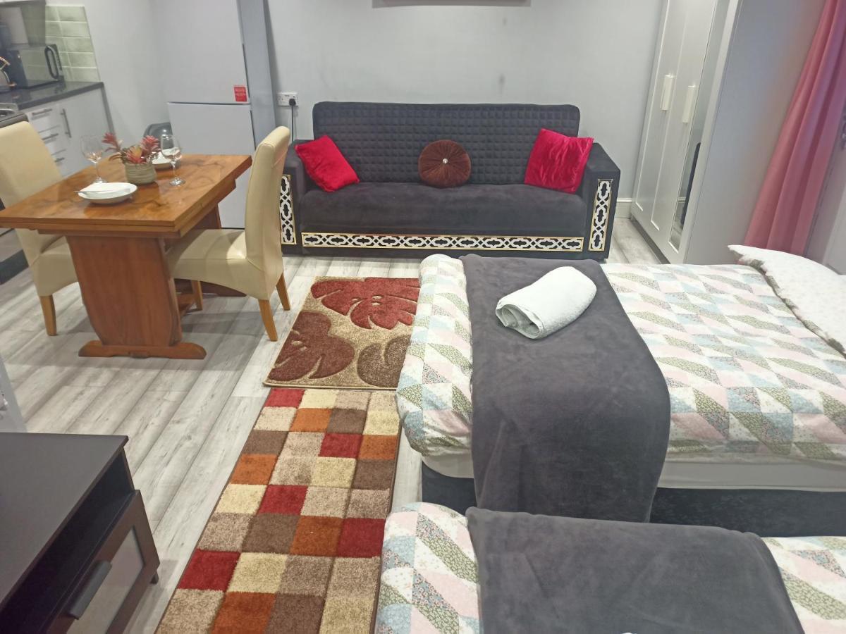 Homey Studio In Newport Perfect For Couples & Travelers Zewnętrze zdjęcie
