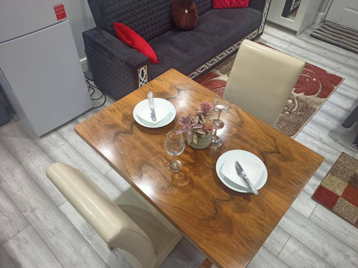 Homey Studio In Newport Perfect For Couples & Travelers Zewnętrze zdjęcie