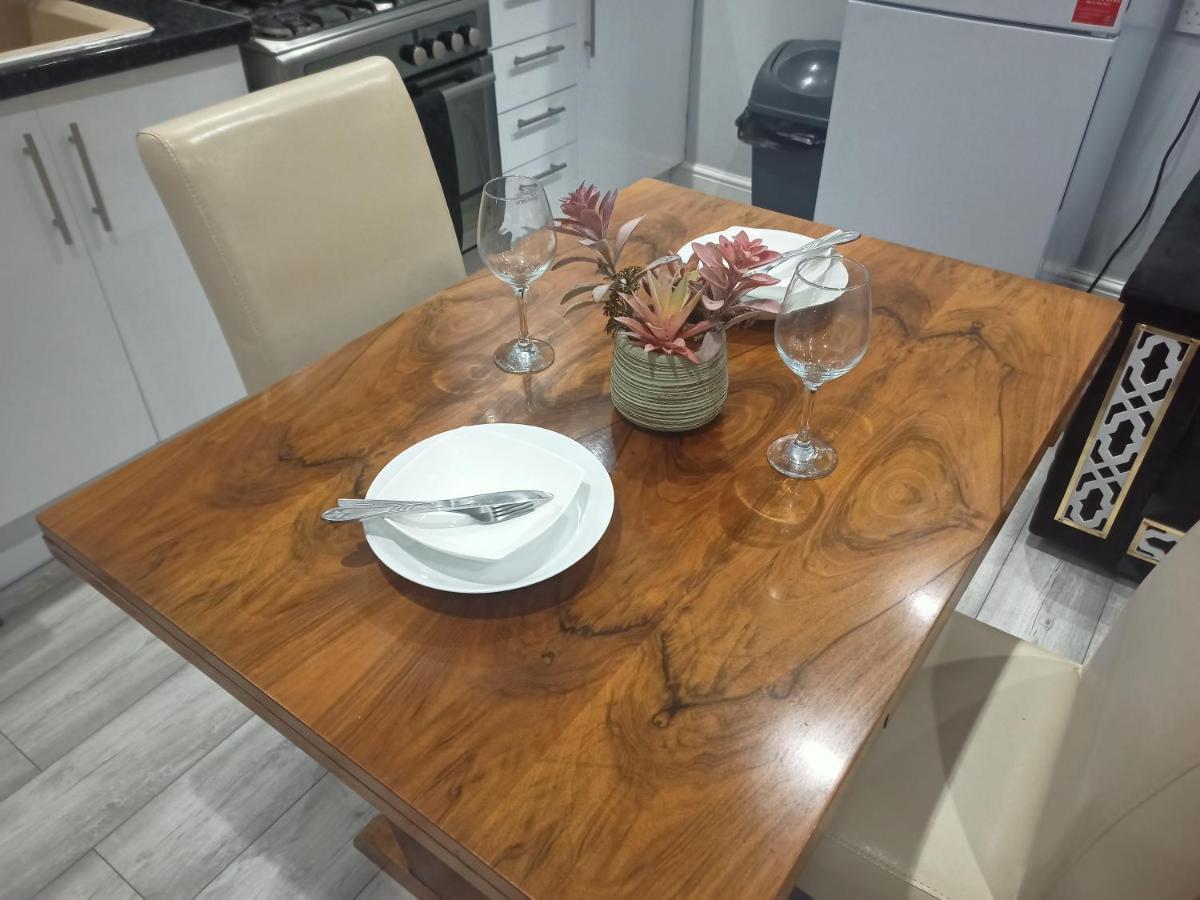 Homey Studio In Newport Perfect For Couples & Travelers Zewnętrze zdjęcie