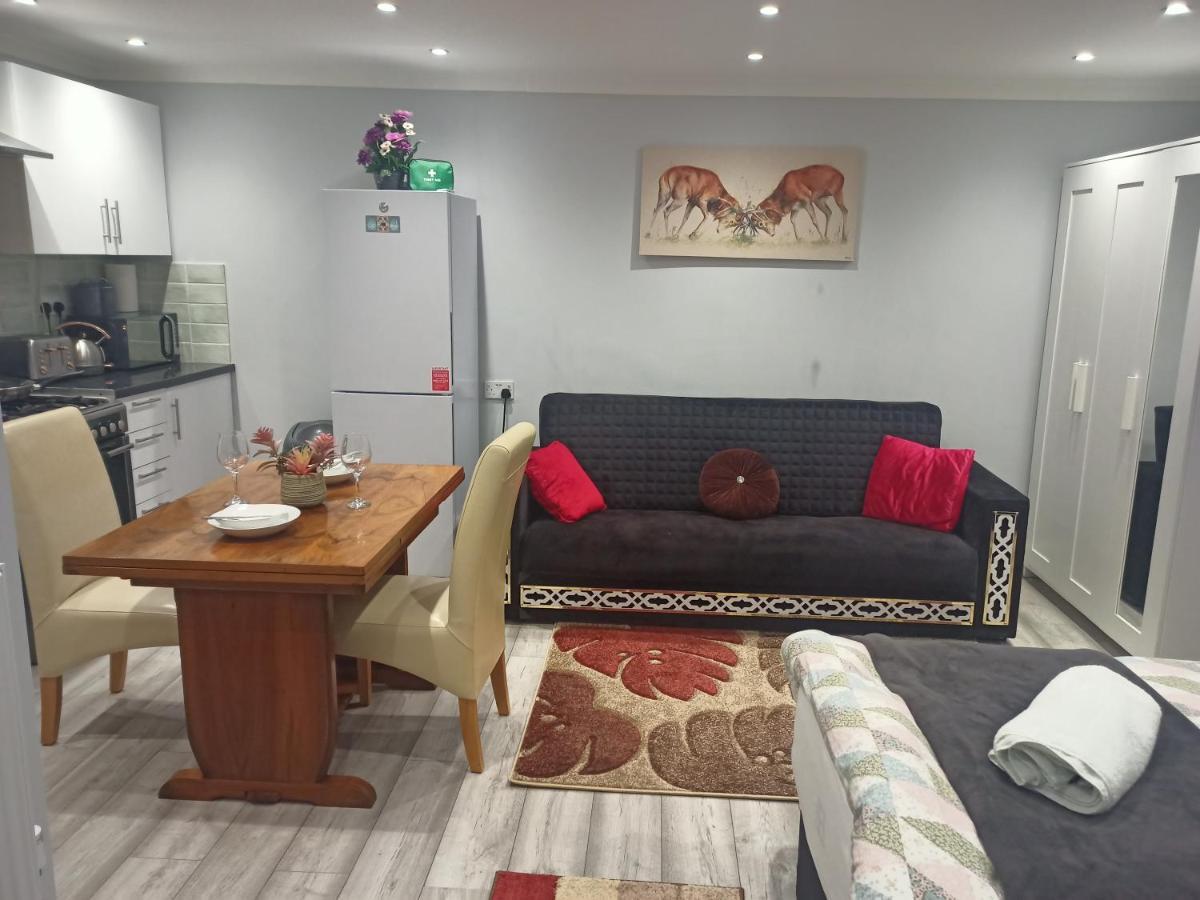 Homey Studio In Newport Perfect For Couples & Travelers Zewnętrze zdjęcie
