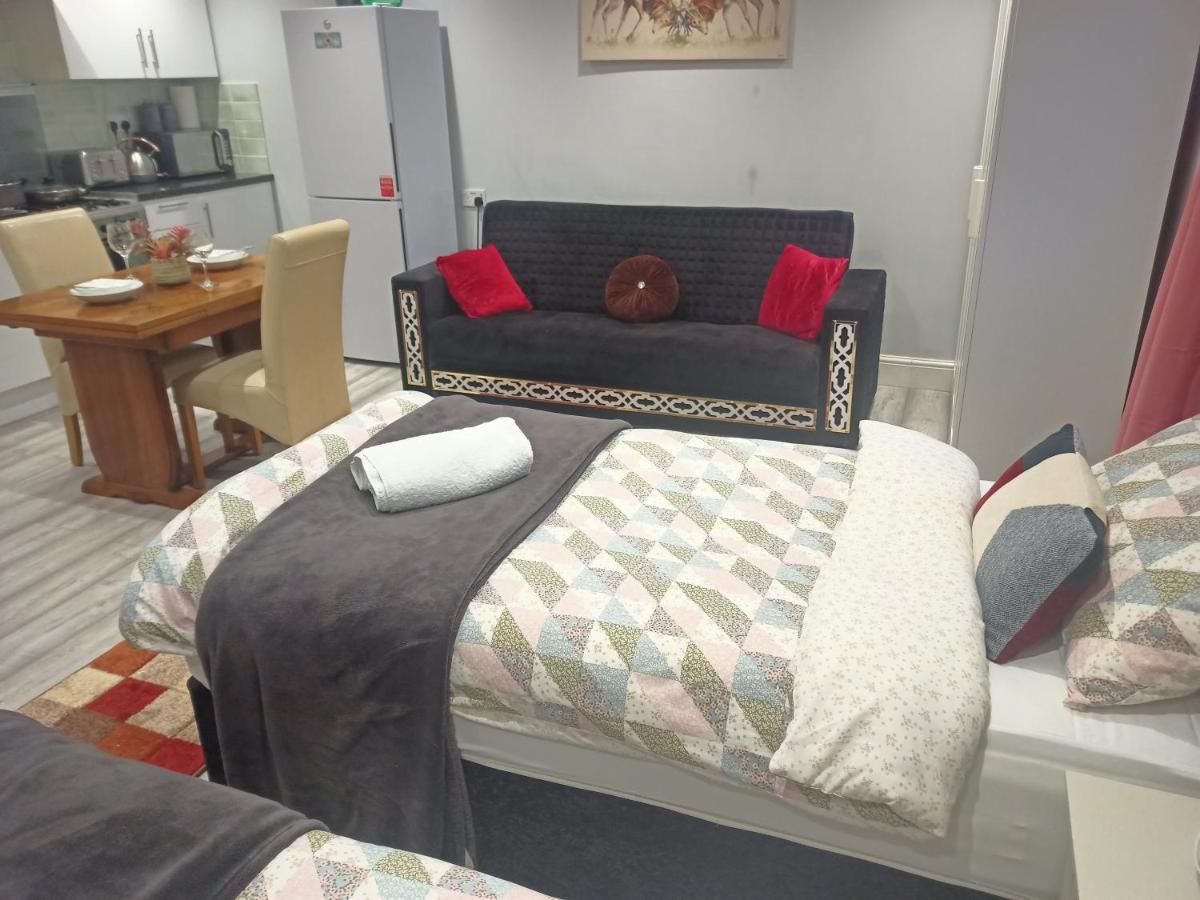 Homey Studio In Newport Perfect For Couples & Travelers Zewnętrze zdjęcie