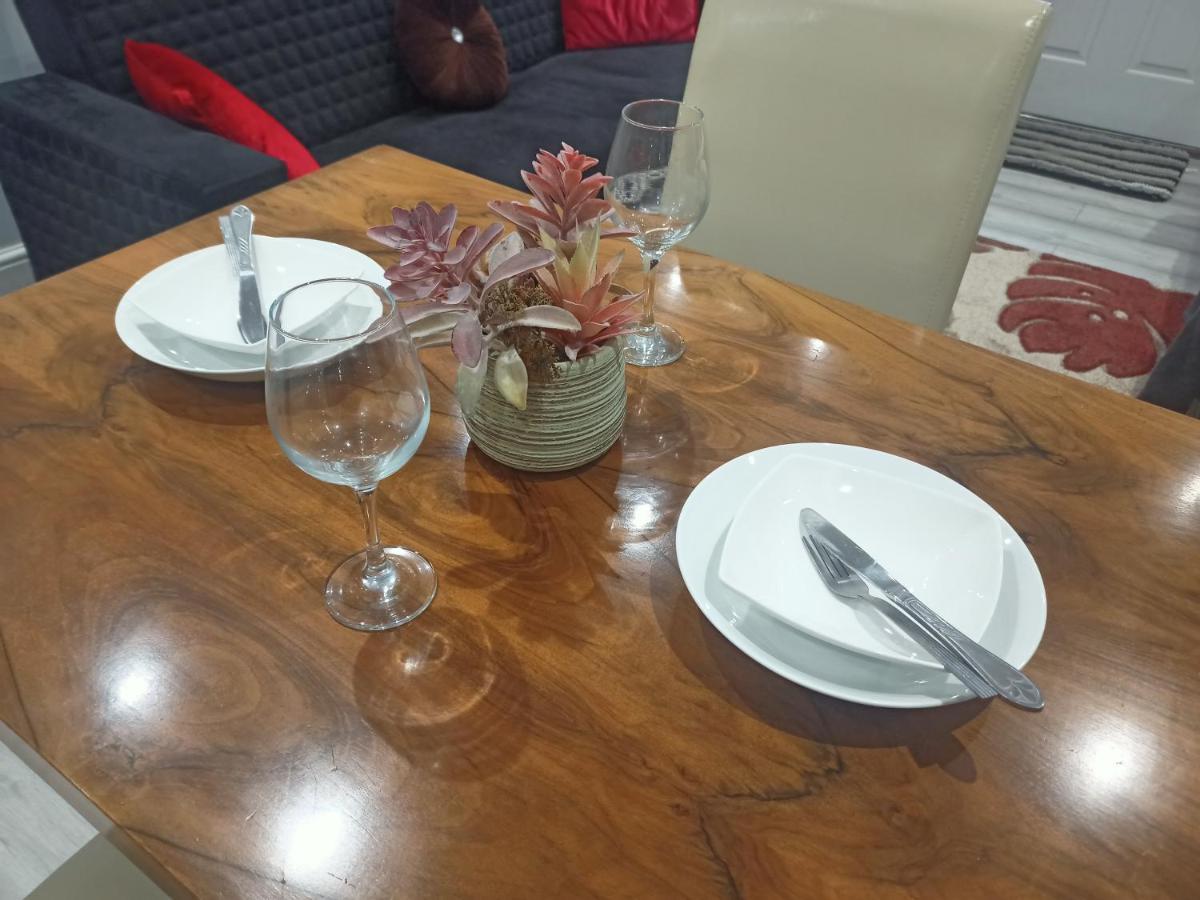 Homey Studio In Newport Perfect For Couples & Travelers Zewnętrze zdjęcie