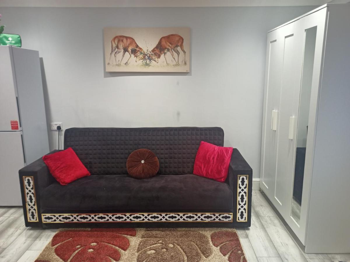 Homey Studio In Newport Perfect For Couples & Travelers Zewnętrze zdjęcie
