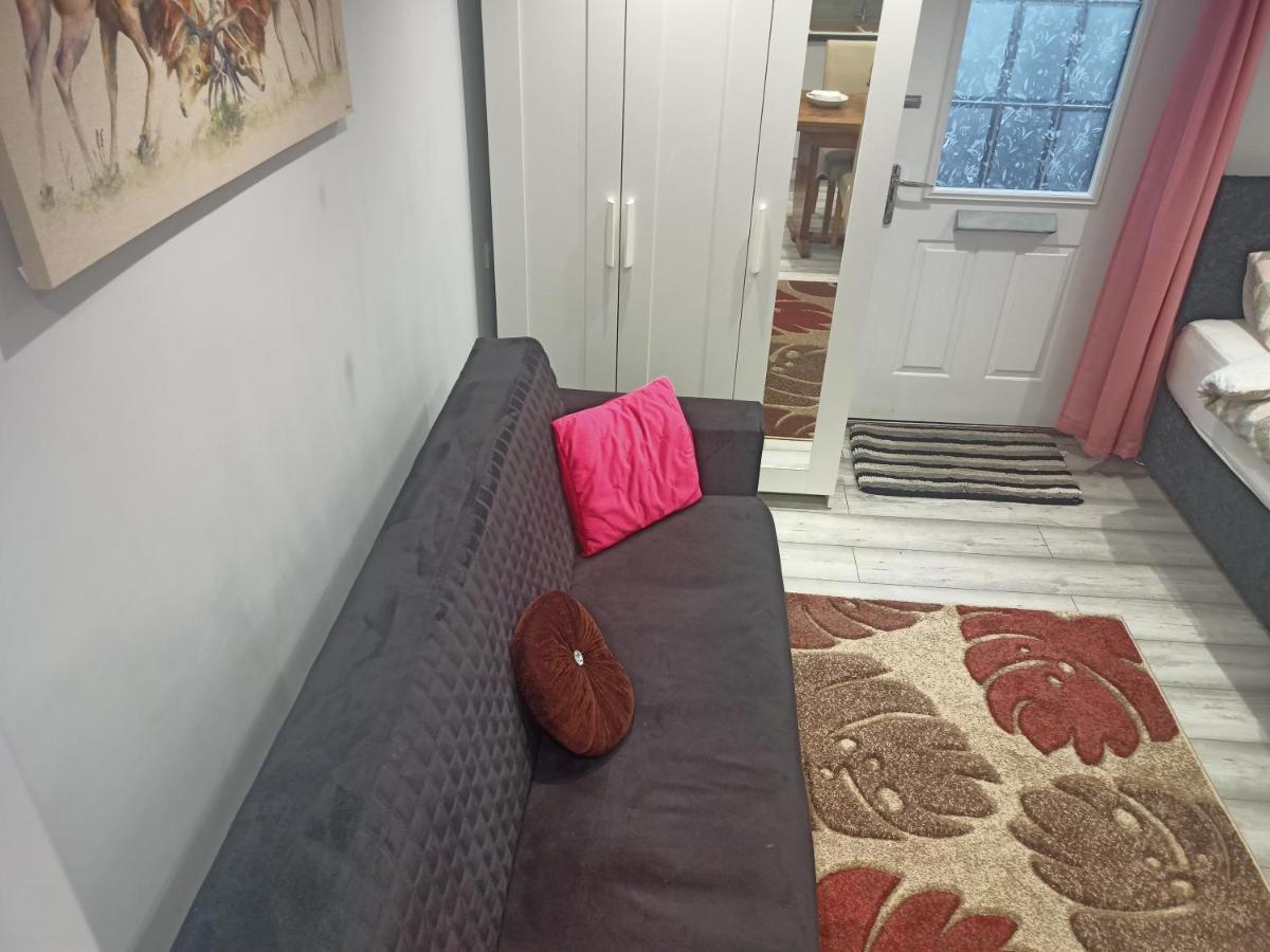Homey Studio In Newport Perfect For Couples & Travelers Zewnętrze zdjęcie