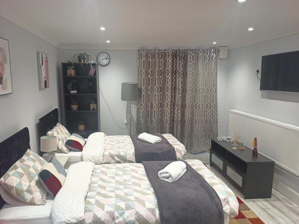 Homey Studio In Newport Perfect For Couples & Travelers Zewnętrze zdjęcie