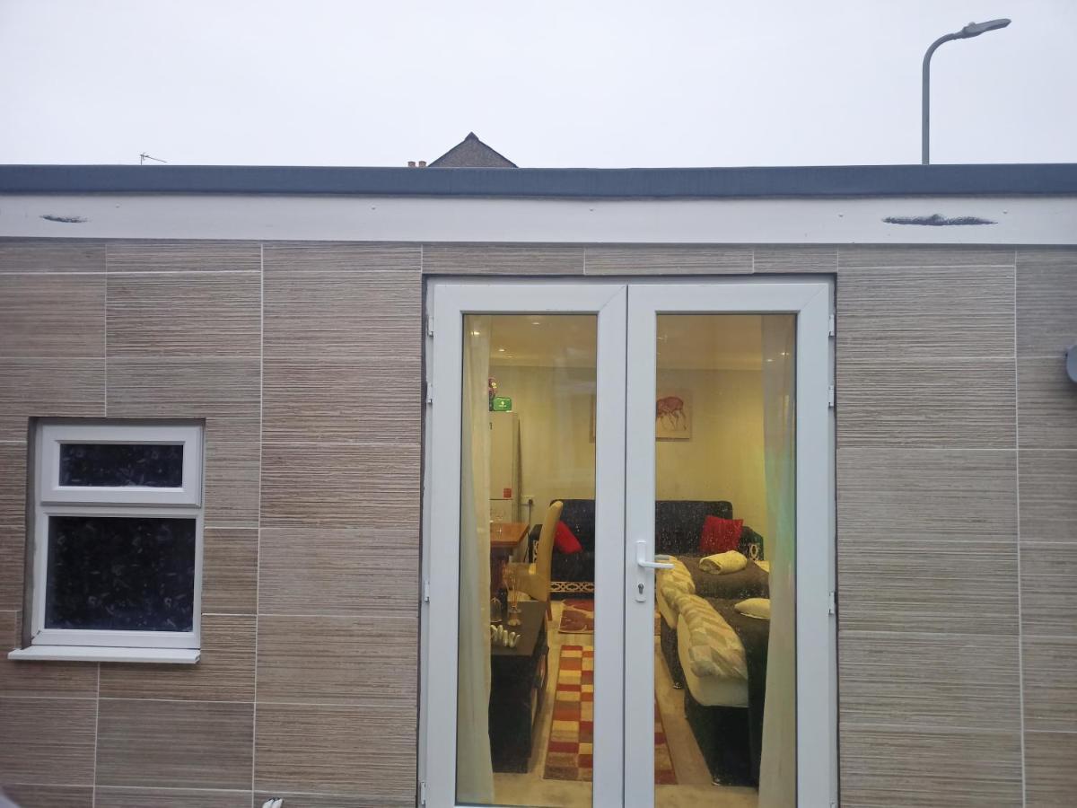 Homey Studio In Newport Perfect For Couples & Travelers Zewnętrze zdjęcie