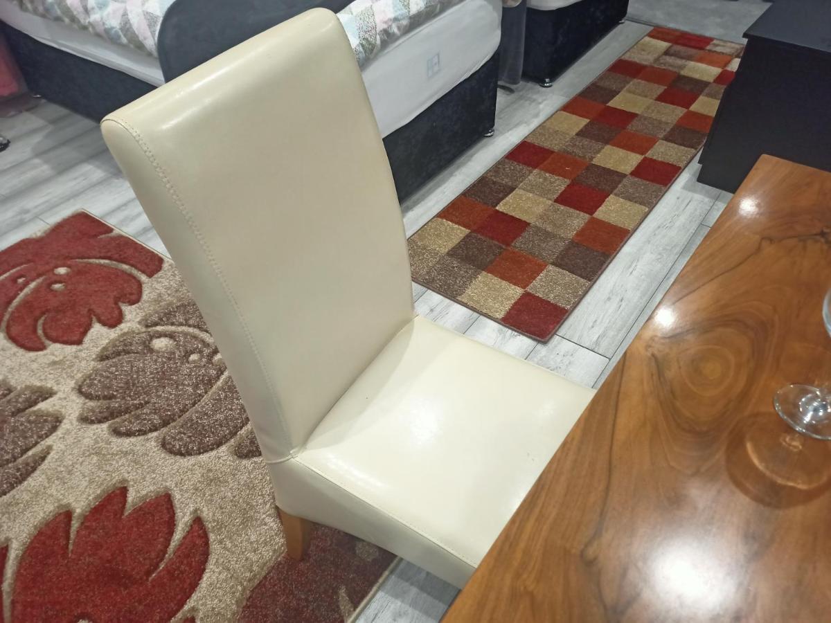 Homey Studio In Newport Perfect For Couples & Travelers Zewnętrze zdjęcie