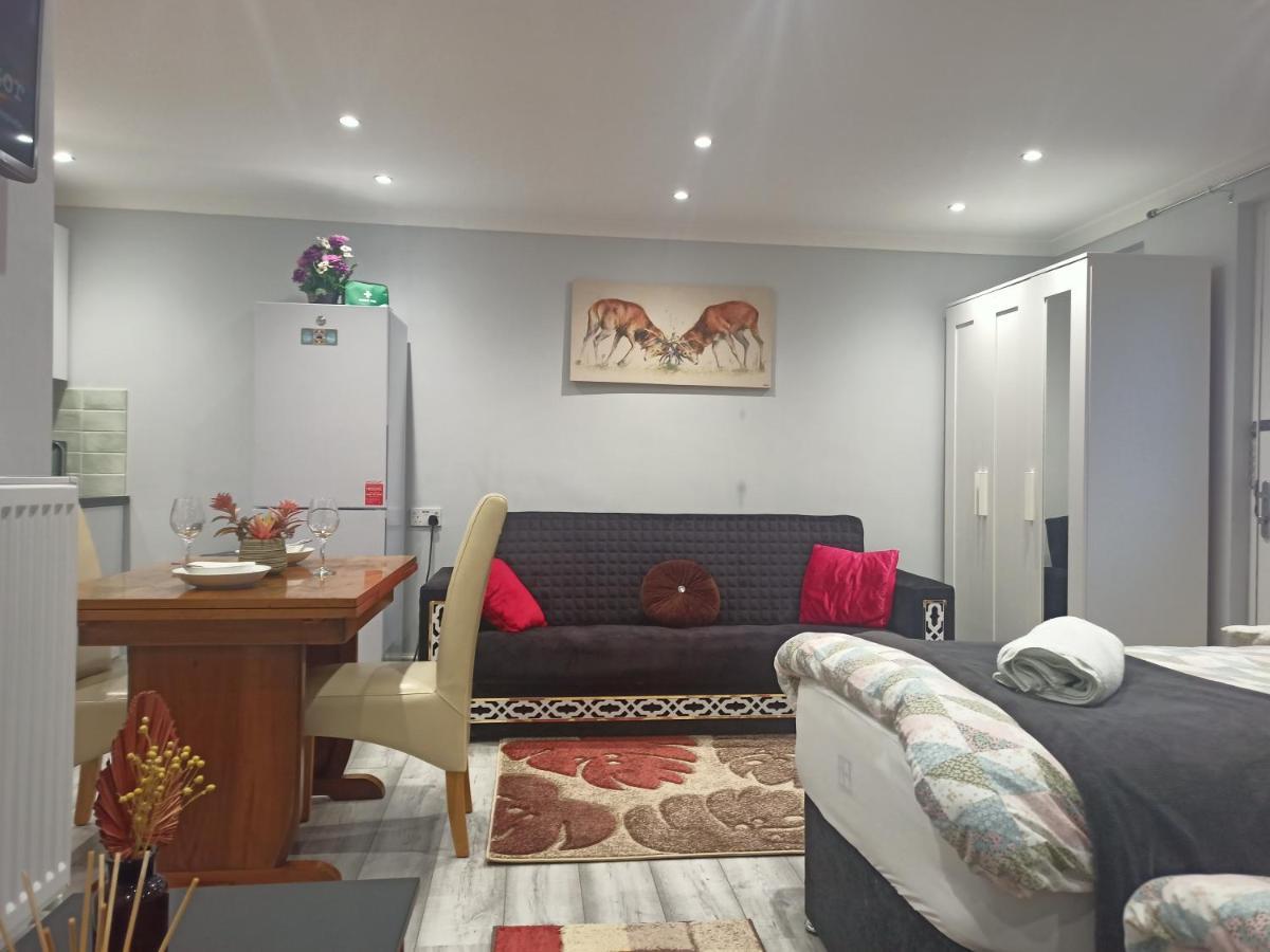 Homey Studio In Newport Perfect For Couples & Travelers Zewnętrze zdjęcie