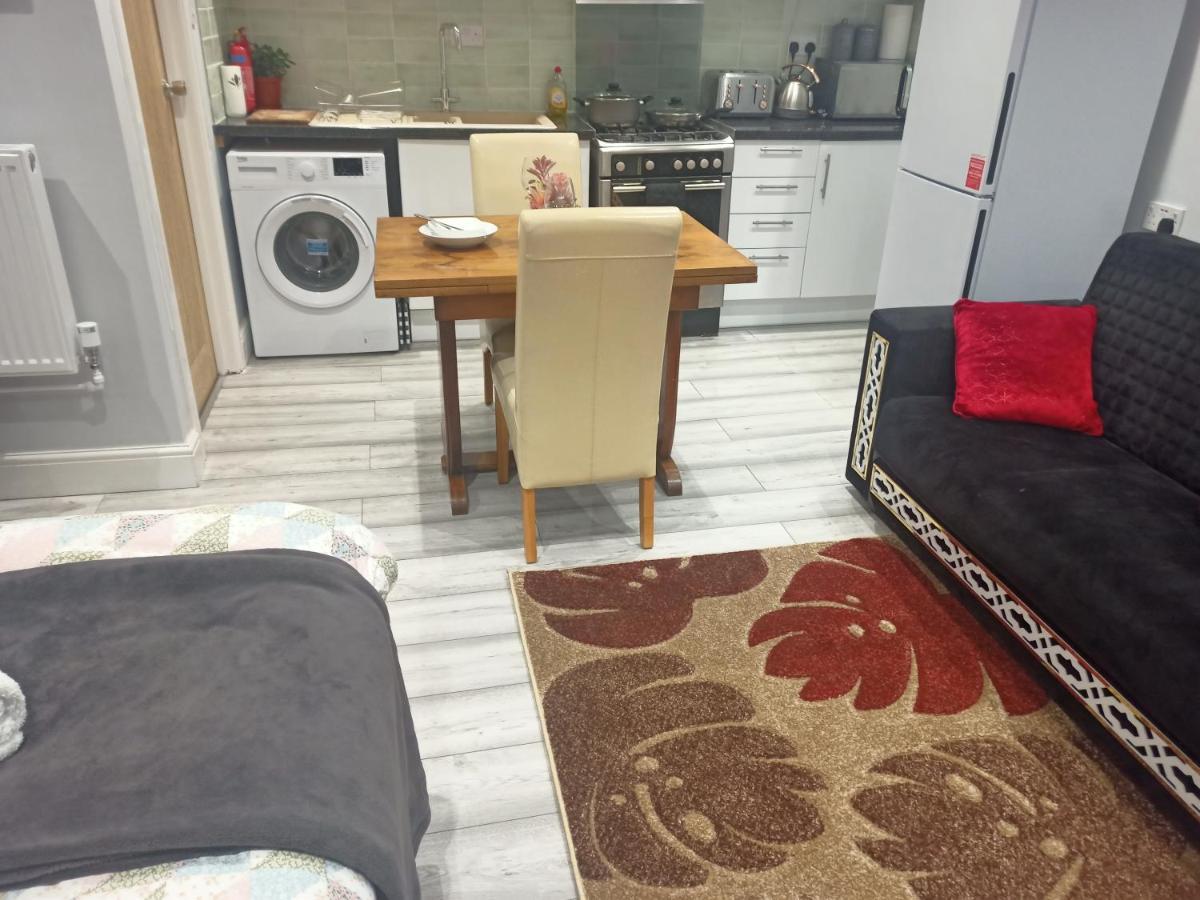 Homey Studio In Newport Perfect For Couples & Travelers Zewnętrze zdjęcie