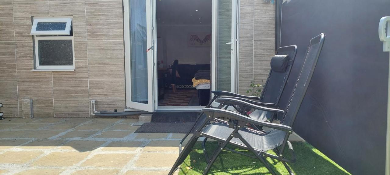 Homey Studio In Newport Perfect For Couples & Travelers Zewnętrze zdjęcie